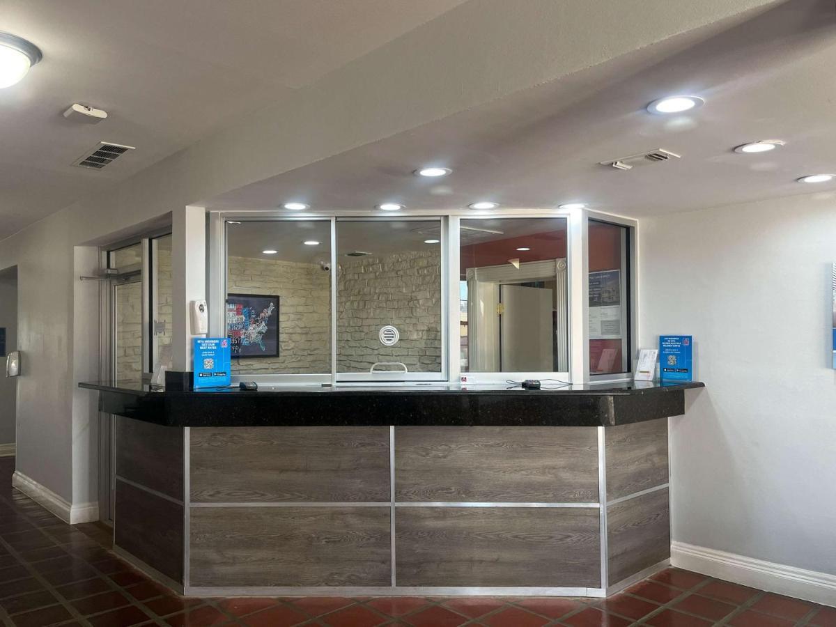 Motel 6 Dallas Tx Downtown Екстериор снимка