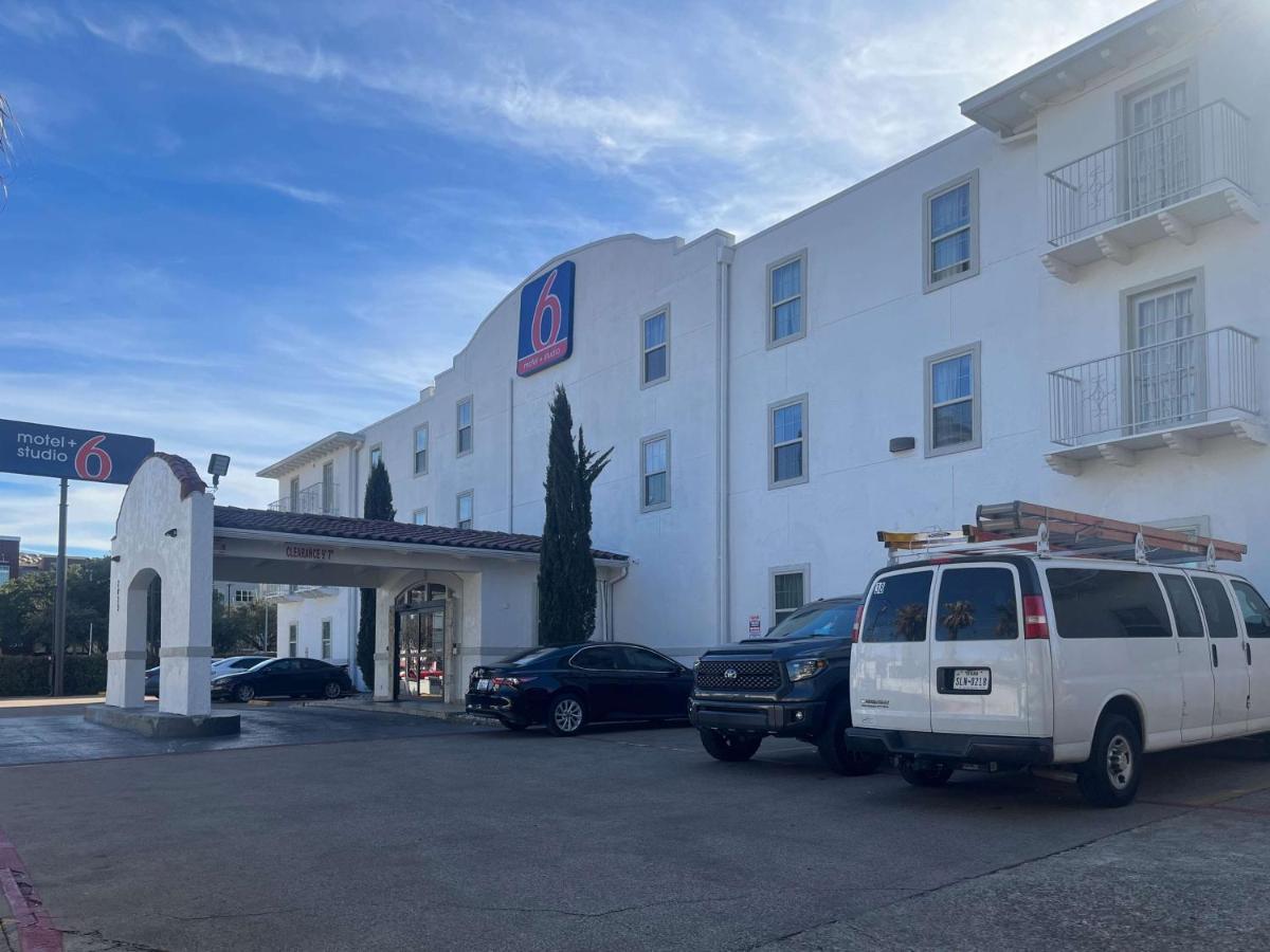 Motel 6 Dallas Tx Downtown Екстериор снимка