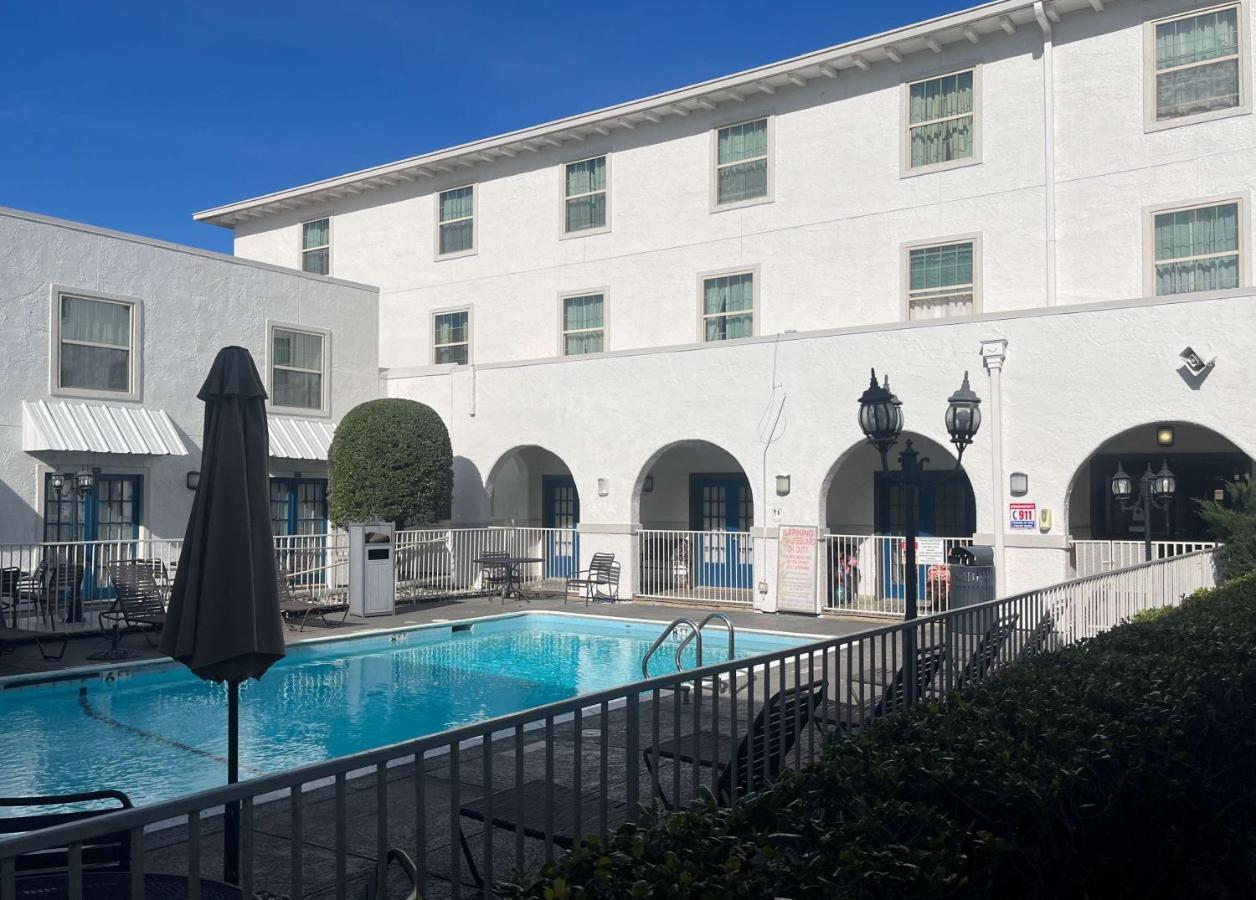 Motel 6 Dallas Tx Downtown Екстериор снимка